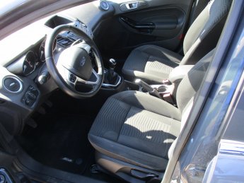 Ford ( Führerscheinneuling ), Fiesta Titanium Eco Boost , Benzin, 2015 - 102.994 km Ford ( Führerscheinneuling ), Fiesta Titanium Eco Boost , Benzin, 2015 - 102.994 km